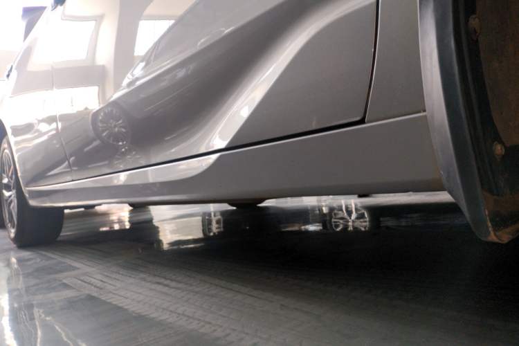 Used Toyota Avalon 2019 Dual-Engine 2.5L Luxury Edition China VI Standard Right Side Sill