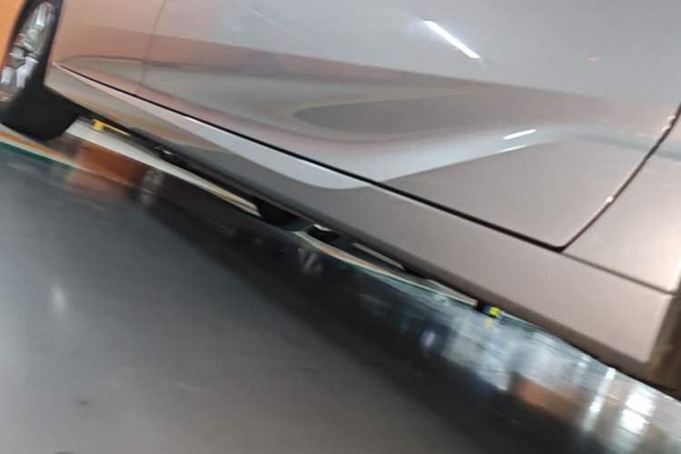 Used Toyota Avalon 2019 2.0L Luxury Edition China VI Standard Right Side Sill