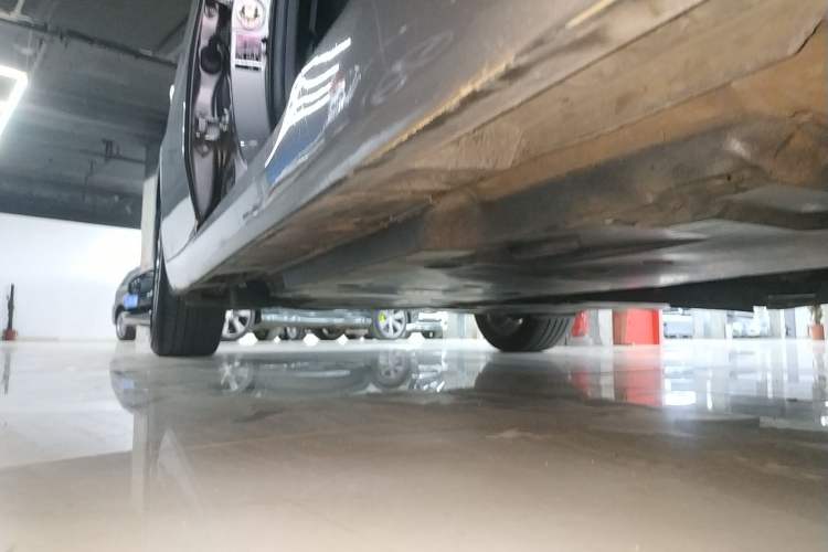 Used Toyota Avalon 2019 Dual-Engine 2.5L XLE Prestige Version China VI Standard Right Side Sill