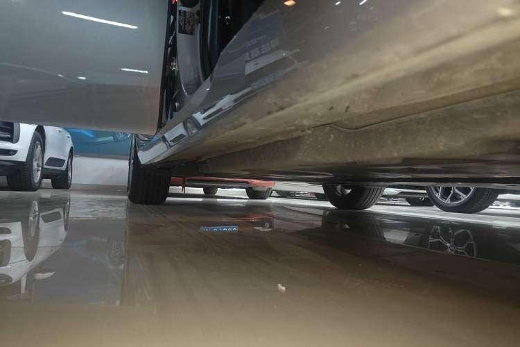 Used Toyota Avalon 2019 Dual-Engine 2.5L Luxury Edition China VI Standard Right Side Sill