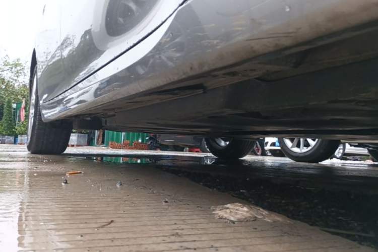 Used Toyota Avalon 2019 Dual-Engine 2.5L Luxury Edition China VI Standard Right Side Sill