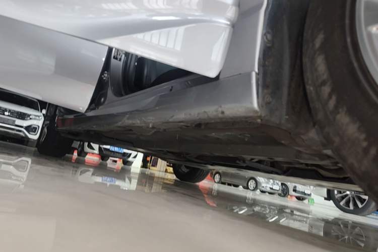 Used Toyota Avalon 2019 2.0L Luxury Edition China VI Standard Right Side Sill