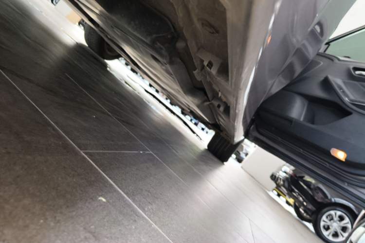 Used Toyota Avalon 2019 Dual-Engine 2.5L Luxury Edition China VI Standard Right Side Sill