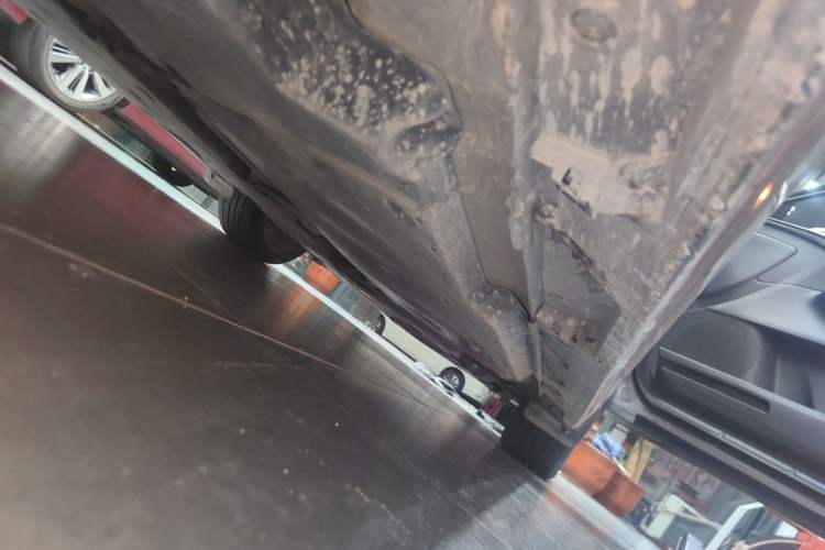Used Toyota Avalon 2019 2.0L XLE Premium Edition China VI Right Side Sill