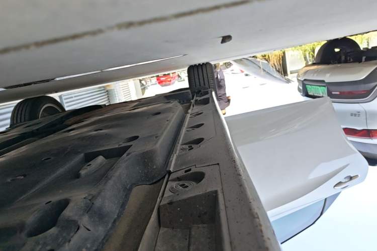 Used Toyota Avalon 2019 2.0L Ambition Edition China VI Right Side Sill