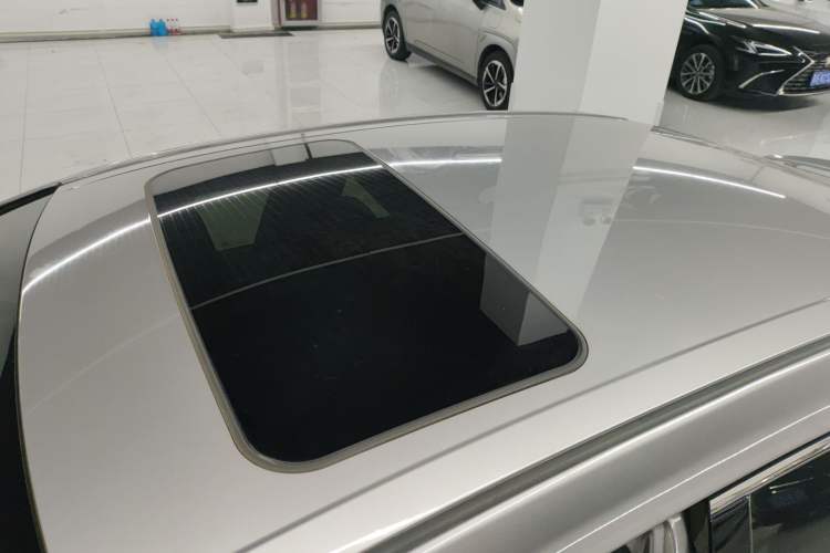 Used Toyota Avalon 2019 2.5L Ambition Version China VI Standard Roof