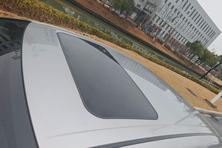 Used Toyota Avalon 2019 Dual-Engine 2.5L Luxury Edition China VI Standard Roof