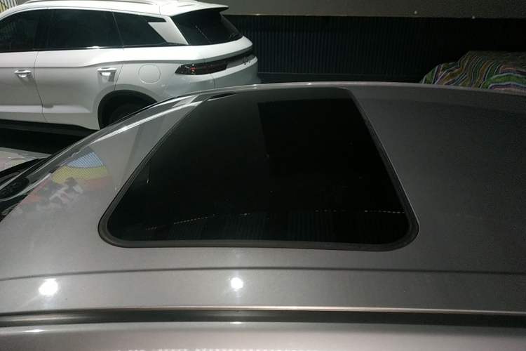 Used Toyota Avalon 2019 2.0L Luxury Edition China VI Standard Roof
