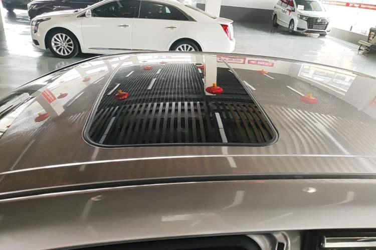Used Toyota Avalon 2019 2.0L XLE Premium Edition China VI Roof