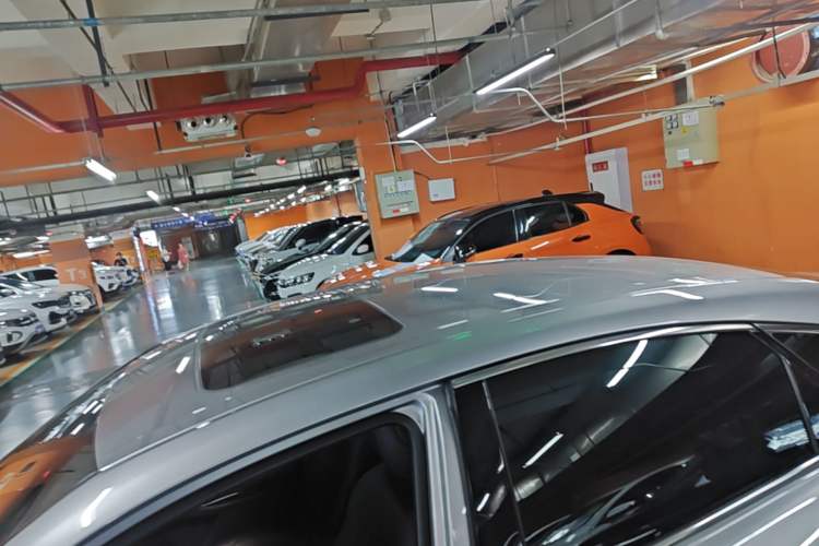 Used Toyota Avalon 2019 2.0L Luxury Edition China VI Standard Roof