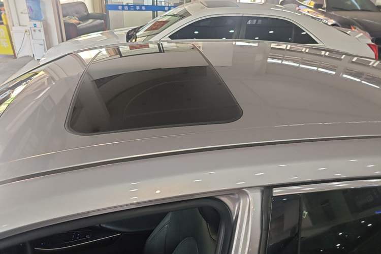 Used Toyota Avalon 2019 Dual-Engine 2.5L Luxury Edition China VI Standard Roof