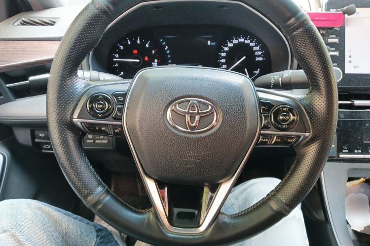 Used Toyota Avalon 2019 2.0L Ambition Edition China VI Steering Wheel
