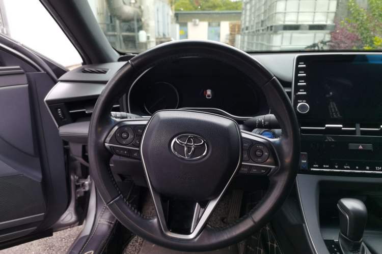 Used Toyota Avalon 2019 Dual-Engine 2.5L Luxury Edition China VI Standard Steering Wheel