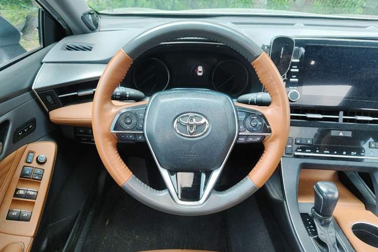 Used Toyota Avalon 2019 Dual-Engine 2.5L Limited Flagship Edition China V Standard Steering Wheel