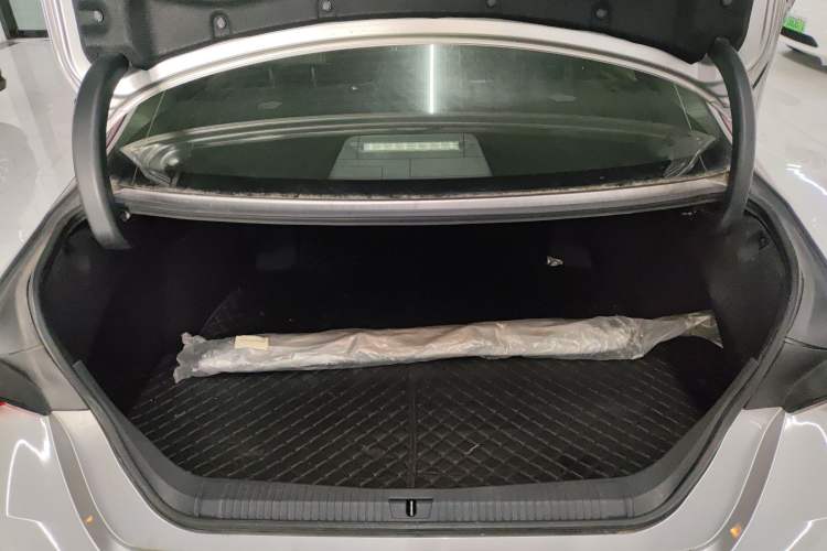 Used Toyota Avalon 2019 2.5L Ambition Version China VI Standard Trunk