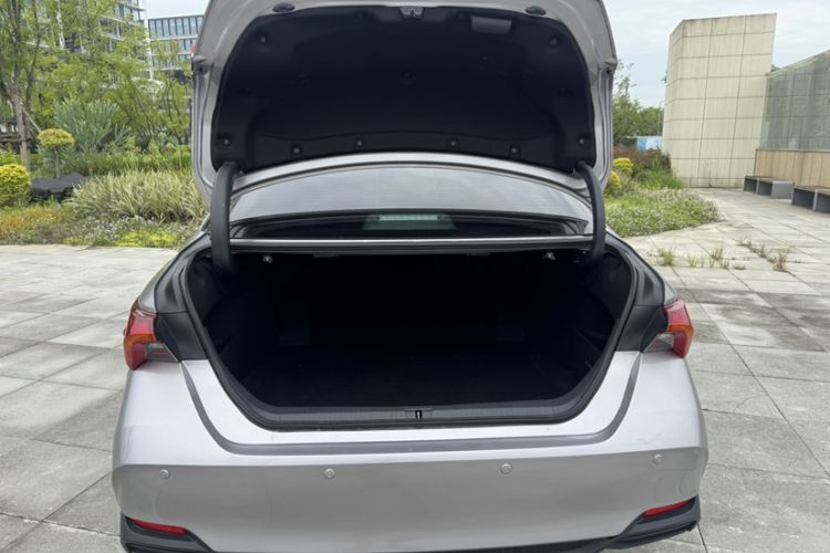 Used Toyota Avalon 2019 Dual-Engine 2.5L Luxury Edition China VI Standard Trunk