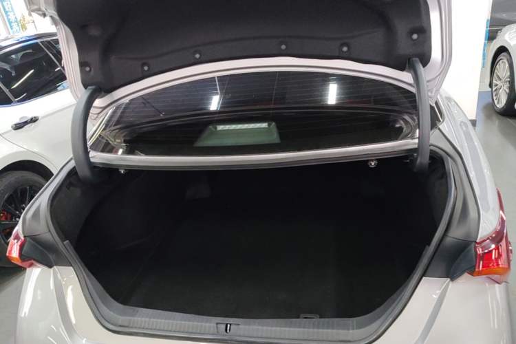 Used Toyota Avalon 2019 2.0L Luxury Edition China VI Standard Trunk