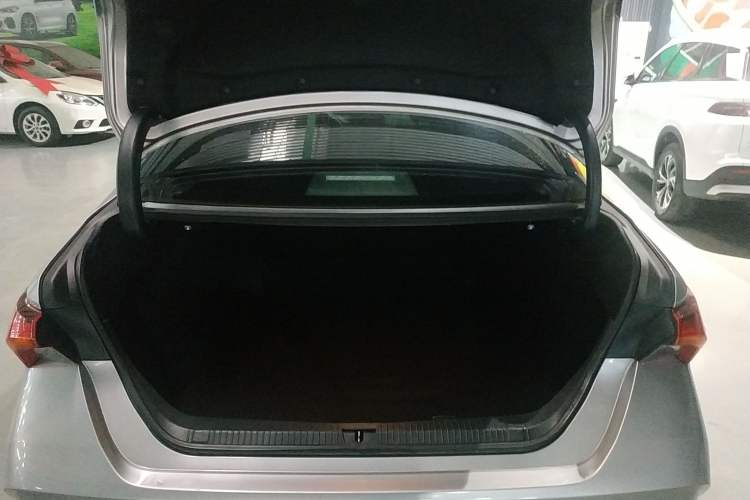 Used Toyota Avalon 2019 2.0L Luxury Edition China VI Standard Trunk
