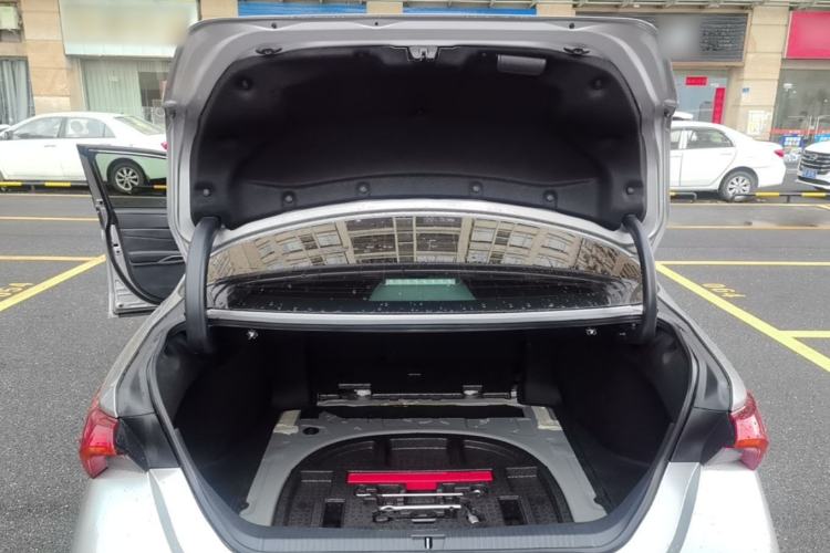 Used Toyota Avalon 2019 2.0L Luxury Edition China VI Standard Trunk