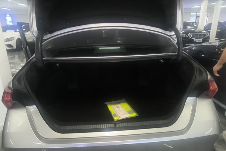 Used Toyota Avalon 2019 2.0L Luxury Edition China VI Standard Trunk