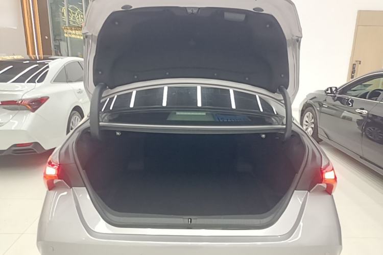 Used Toyota Avalon 2019 Dual-Engine 2.5L Luxury Edition China VI Standard Trunk
