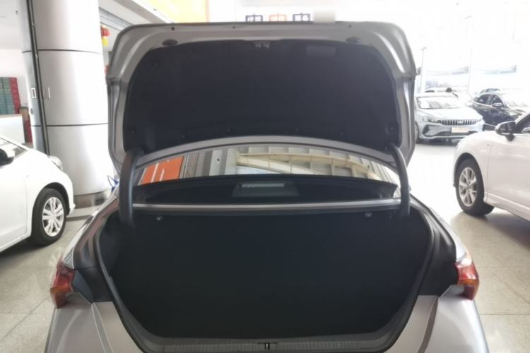 Used Toyota Avalon 2019 Dual-Engine 2.5L Luxury Edition China VI Standard Trunk