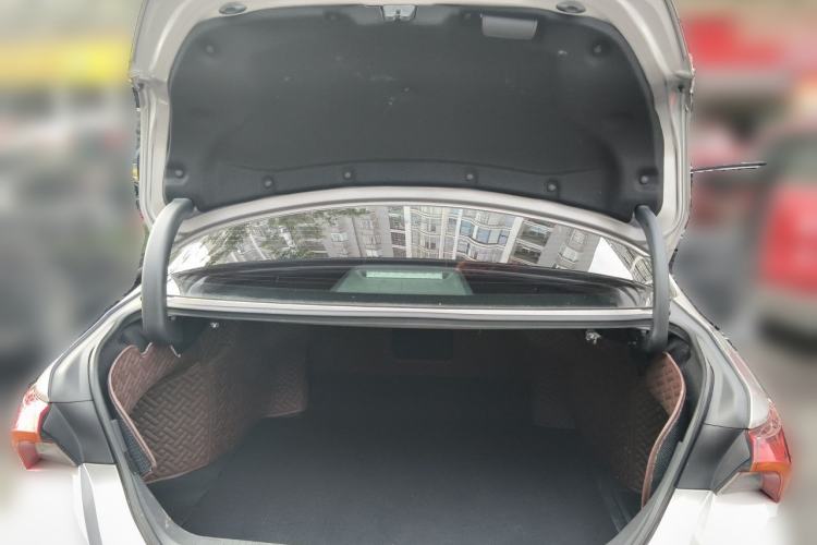 Used Toyota Avalon 2019 Dual-Engine 2.5L Luxury Edition China V Standard Trunk