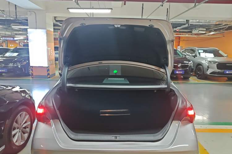 Used Toyota Avalon 2019 2.0L Luxury Edition China VI Standard Trunk