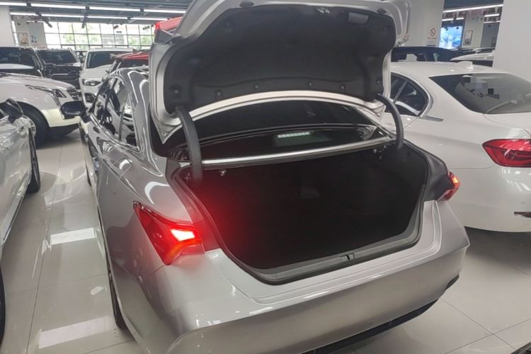 Used Toyota Avalon 2019 2.5L Touring Premium Version China VI Standard Trunk