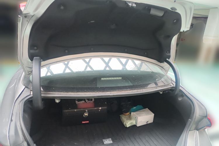 Used Toyota Avalon 2019 Dual-Engine 2.5L Luxury Edition China VI Standard Trunk