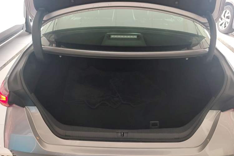 Used Toyota Avalon 2019 2.0L XLE Premium Edition China VI Trunk