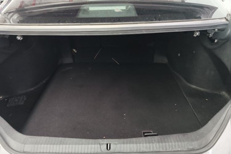 Used Toyota Avalon 2019 2.0L XLE Premium Edition China VI Trunk