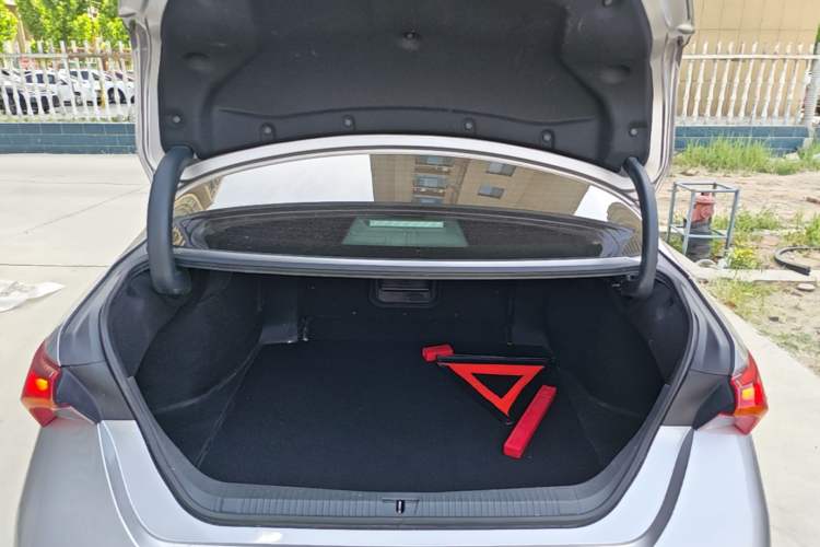 Used Toyota Avalon 2019 2.0L Ambition Edition China VI Trunk