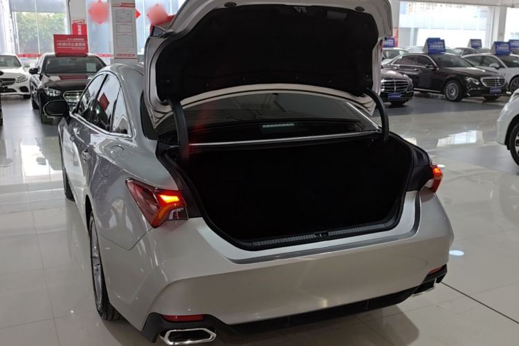 Used Toyota Avalon 2019 2.5L Ambition Version China VI Standard Trunk