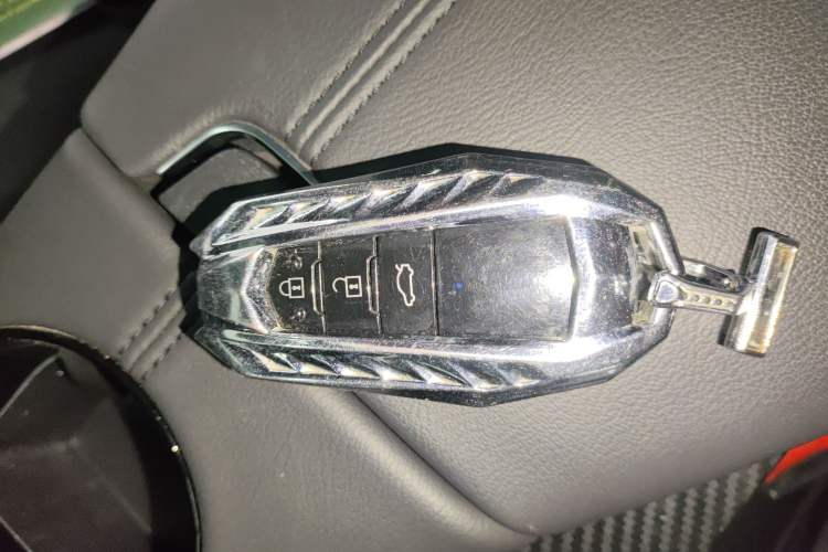 Used Toyota Avalon 2019 2.5L Ambition Version China VI Standard Vehicle Key