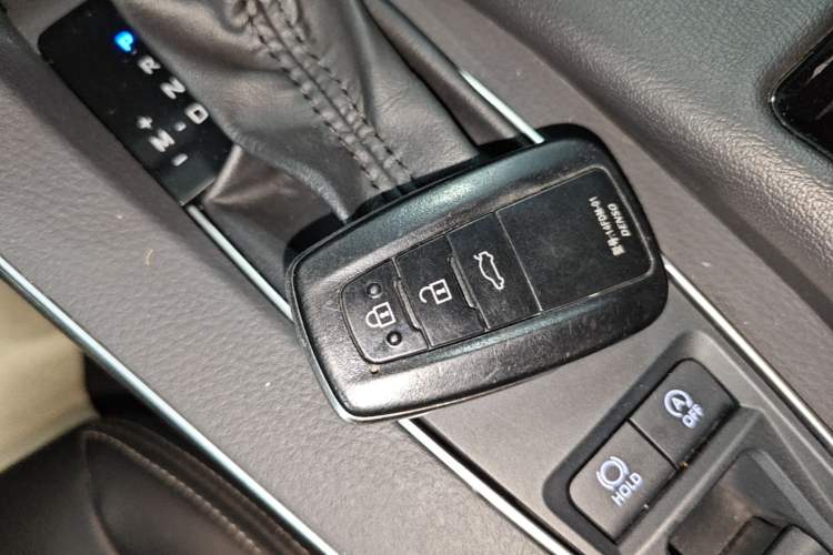 Used Toyota Avalon 2019 2.0L Ambition Edition China VI Vehicle Key