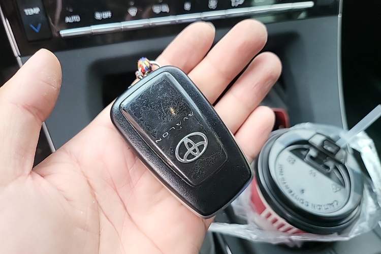 Used Toyota Avalon 2019 2.0L Luxury Edition China VI Standard Vehicle Key
