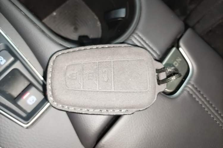 Used Toyota Avalon 2019 2.0L XLE Premium Edition China VI Vehicle Key