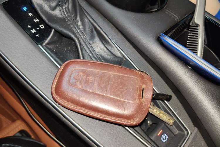 Used Toyota Avalon 2019 2.0L Luxury Edition China VI Standard Vehicle Key