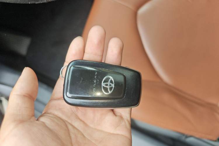 Used Toyota Avalon 2019 2.0L Ambition Edition China VI Vehicle Key