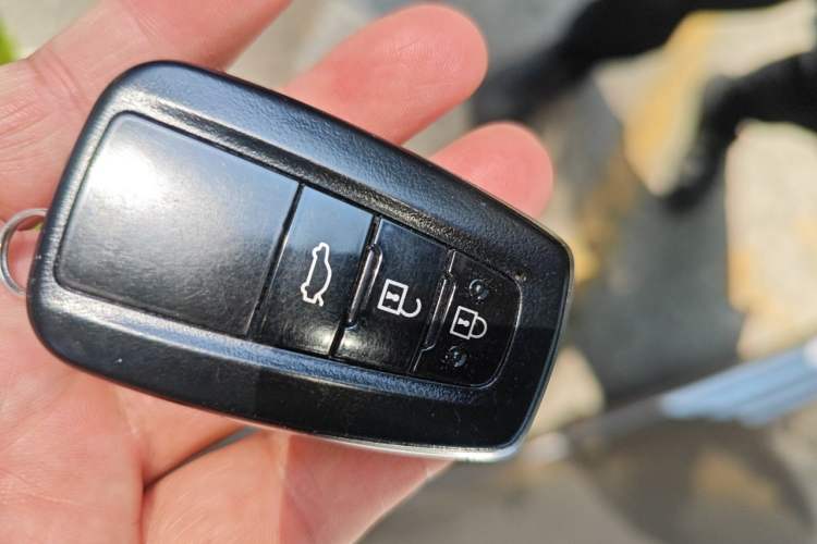 Used Toyota Avalon 2019 Dual-Engine 2.5L XLE Prestige Version China VI Standard Vehicle Key