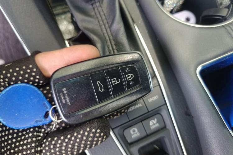 Used Toyota Avalon 2019 Dual-Engine 2.5L XLE Prestige Version China VI Standard Vehicle Key