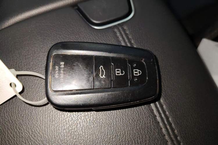 Used Toyota Avalon 2019 2.0L Luxury Edition China VI Standard Vehicle Key
