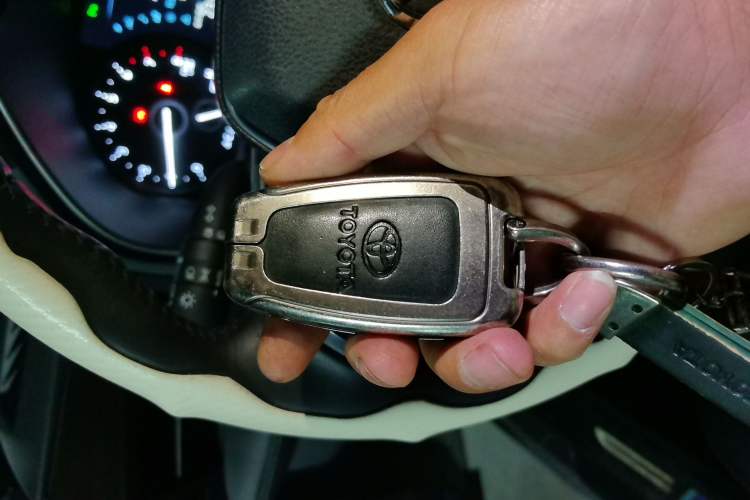 Used Toyota Avalon 2019 2.0L Luxury Edition China VI Standard Vehicle Key