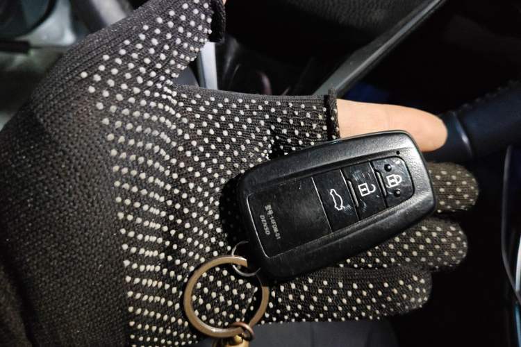 Used Toyota Avalon 2019 Dual-Engine 2.5L XLE Prestige Version China VI Standard Vehicle Key