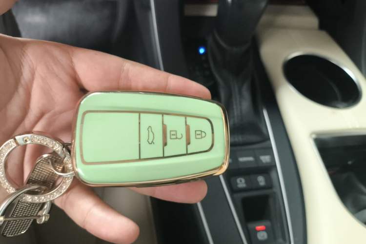 Used Toyota Avalon 2019 2.5L Touring Premium Version China VI Standard Vehicle Key