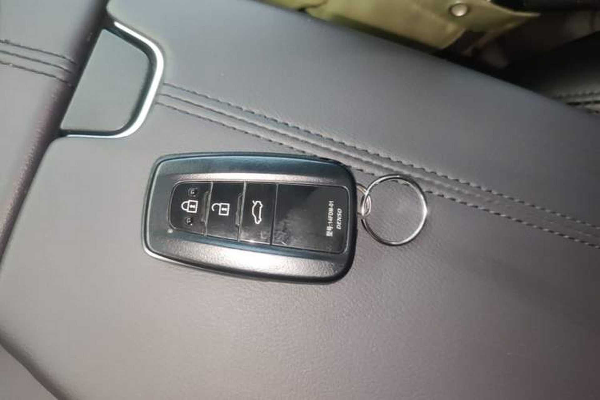 Used Toyota Avalon 2019 2.0L Ambition Edition China VI Vehicle Key