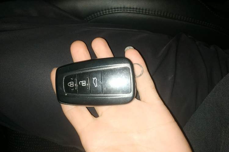 Used Toyota Avalon 2019 2.0L Luxury Edition China VI Standard Vehicle Key