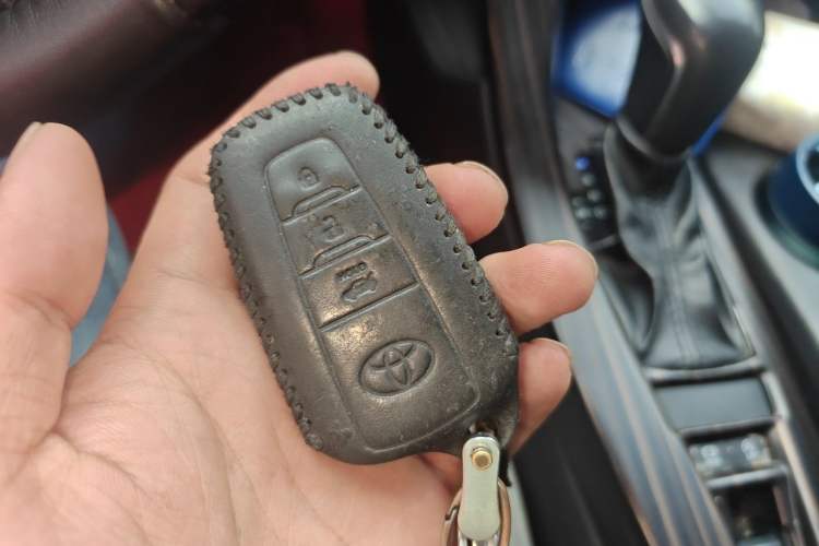 Used Toyota Avalon 2019 2.0L XLE Premium Edition China VI Vehicle Key