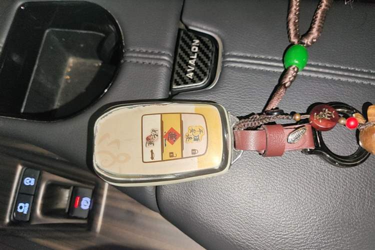 Used Toyota Avalon 2019 2.0L XLE Premium Edition China VI Vehicle Key
